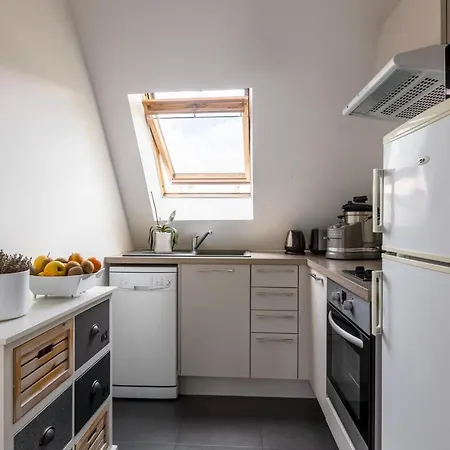 Apartment Veeve - Footsteps From The Arc De Triomphe *